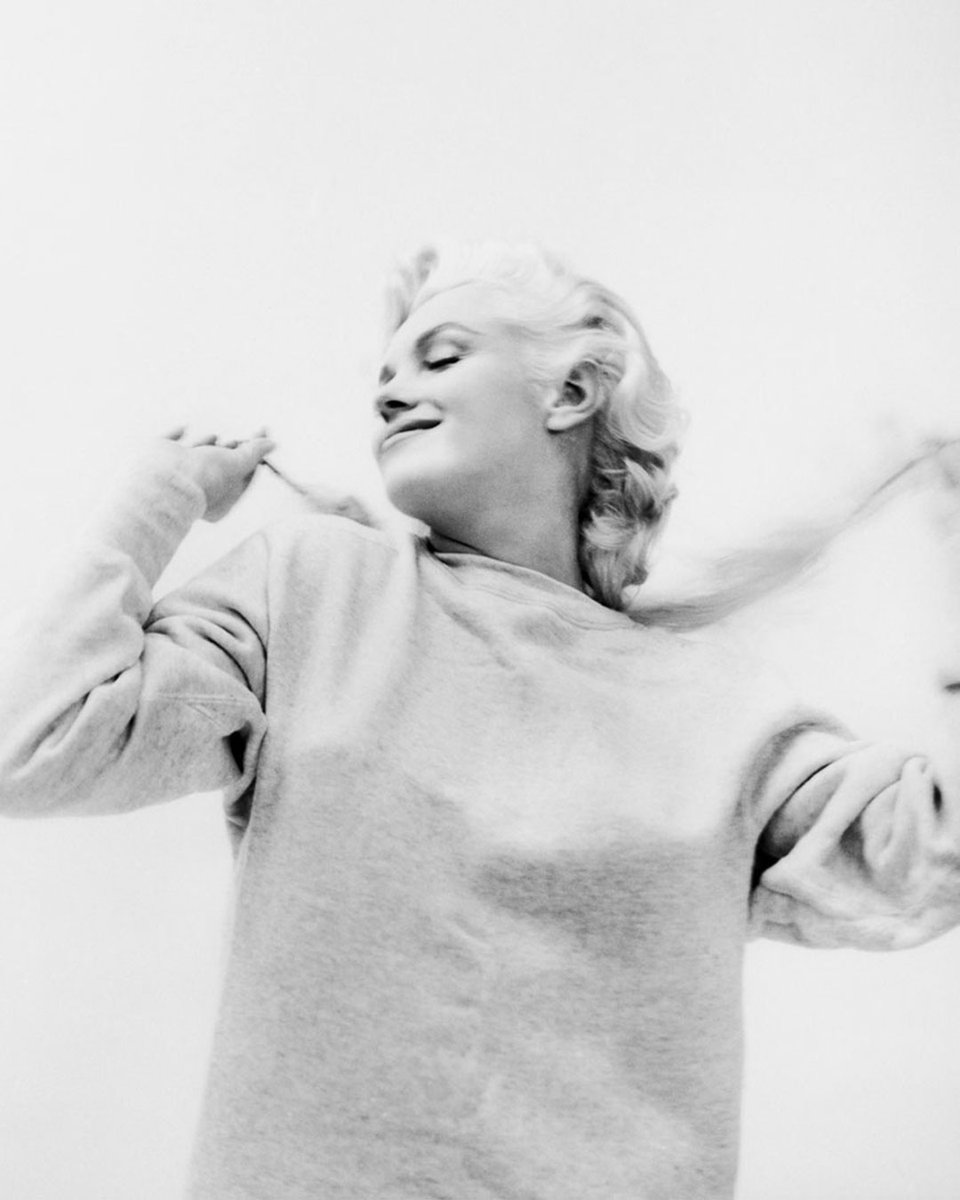 MarilynMonroe's tweet image. Cozy week vibes

📸: #MiltonHGreene

#MarilynMonroe #Icon #Star #Photography #Styling