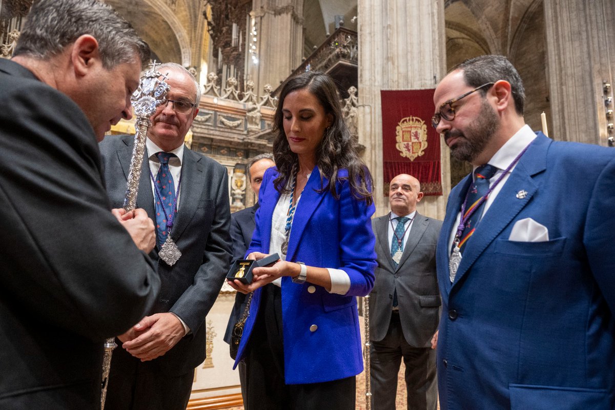 🔹️Damos la enhorabuena a la <a href="/Hdad_Museo/">Hermandad del Museo</a> por sus 450 de historia y por la ofrenda realizada a la Virgen de los Reyes 

#450AñosMuseo

📷 <a href="/manueljrrechi/">Manuel J. Rodríguez Rechi</a>
