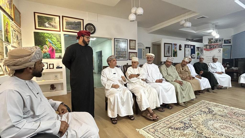 حضر بروح الفنان وصدقه..
وتحدث بحس ابن الوطن المحب..
وبتواضع الانسان الذي يرى انه لم يقدم شيئا بعد.. او كما يتمنى من طموح.
جلنا معه على بداياته وشغفه بالتمثيل وعن ابرز المحطات في حياته الفنية..
فشكرا للصديق والفنان المبدع عبدالحكيم الصالحي على حضورك البهي في <a href="/LubanBook/">دار لبان</a>
فكانت أمسية