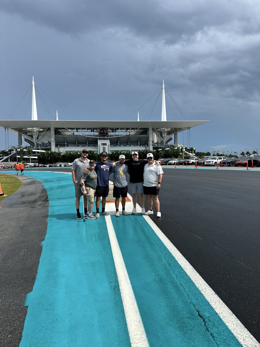 Bmo2409's tweet image. @PatMcAfeeShow a little over a year ago 5 of my lifelong friends and I randomly drew Pittsburgh as our next destination for an annual CFB trip. Little did we know we selected the perfect weekend for College Gameday to meet us. Any shot we could meet for our first Gameday year??