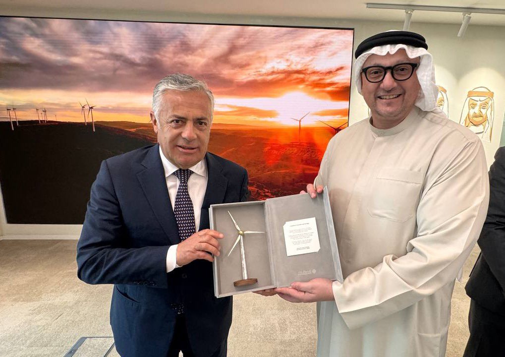 En Abu Dhabi, junto a la ministra de Energía y Ambiente, Jimena Latorre, mantuvimos un encuentro con Masdar, empresa estatal de los Emiratos Árabes Unidos y líder global en energías renovables e hidrógeno verde.

Presentamos la cartera de proyectos solares de Mendoza y las