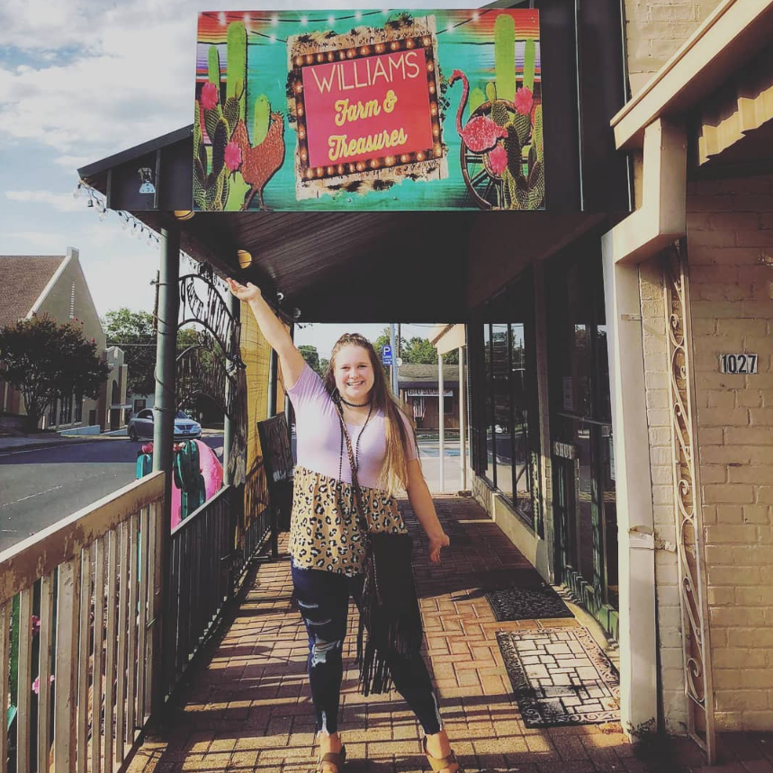 Go2HuntsvilleTX's tweet photo. Take a walking tour of downtown Huntsville — murals, historic buildings, coffee stops. #HuntsvilleTX #VisitHuntsville #ExploreHuntsville https://t.co/UbTV4ymhQl