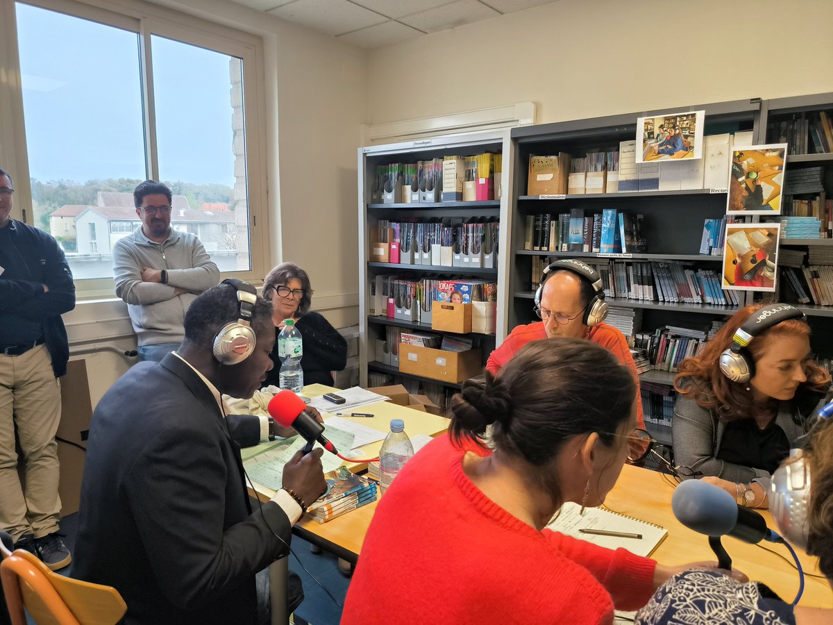 EMI_Poitiers's tweet image. 🎙️🎙️ Bravo👏👏 à toute l'équipe du collège de #Chauvigny @acpoitiers  pour cette belle formation #Webradio 
👉 Rendez-vous le 2 décembre pour la suite 🎧🎧 et le débriefing 😉