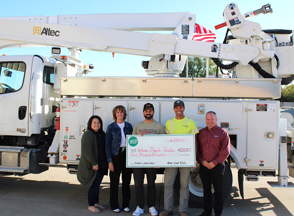 Last month, CIPCO joined several Iowa electric co-ops to donate $4,500 to the Veteran Flagpole Initiative, an organization that erects flagpoles at the homes of local veterans at no cost to them. 

Learn more about this meaningful partnership: cipco.net/news/co-ops-te…