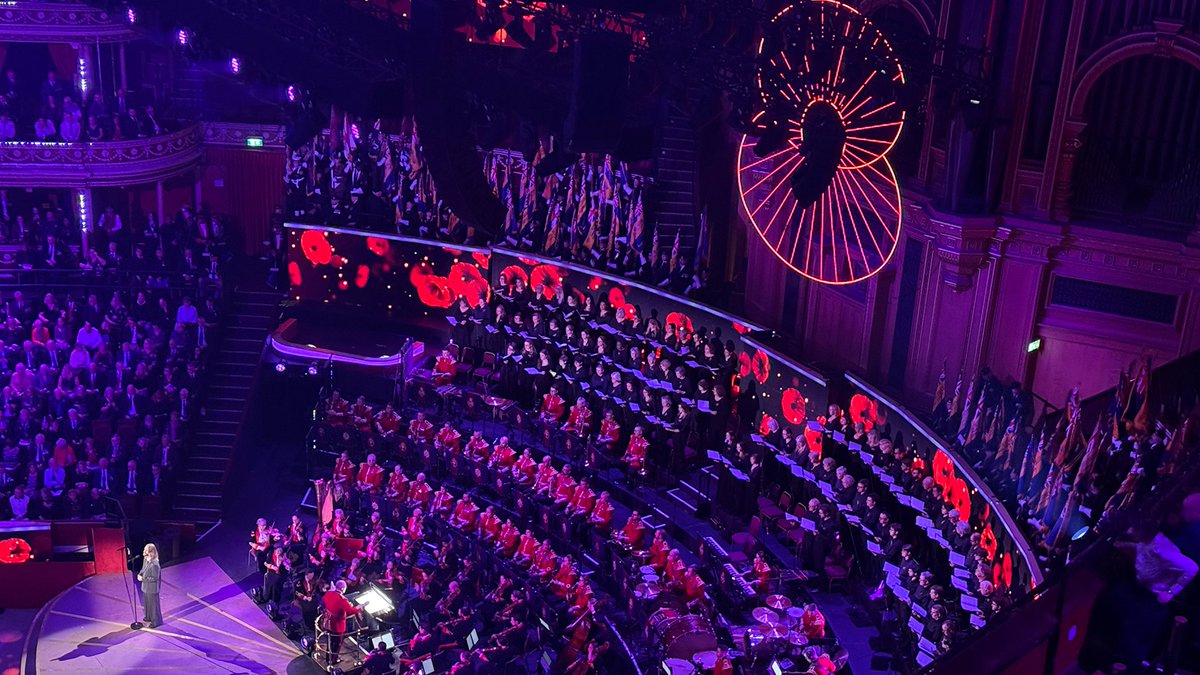 TheBachChoir's tweet photo. On Saturday, we featured at the @PoppyLegion Festival of Remembrance at the @RoyalAlbertHall. It was a privilege to honour our armed forces alongside @rodstewart, @SamRyderMusic, @TheWellermen, @hanwaddingham &amp; more. Watch on @BBCiPlayer now -
 https://t.co/moqLjkCmtj https://t.co/6DJzc7W2yB