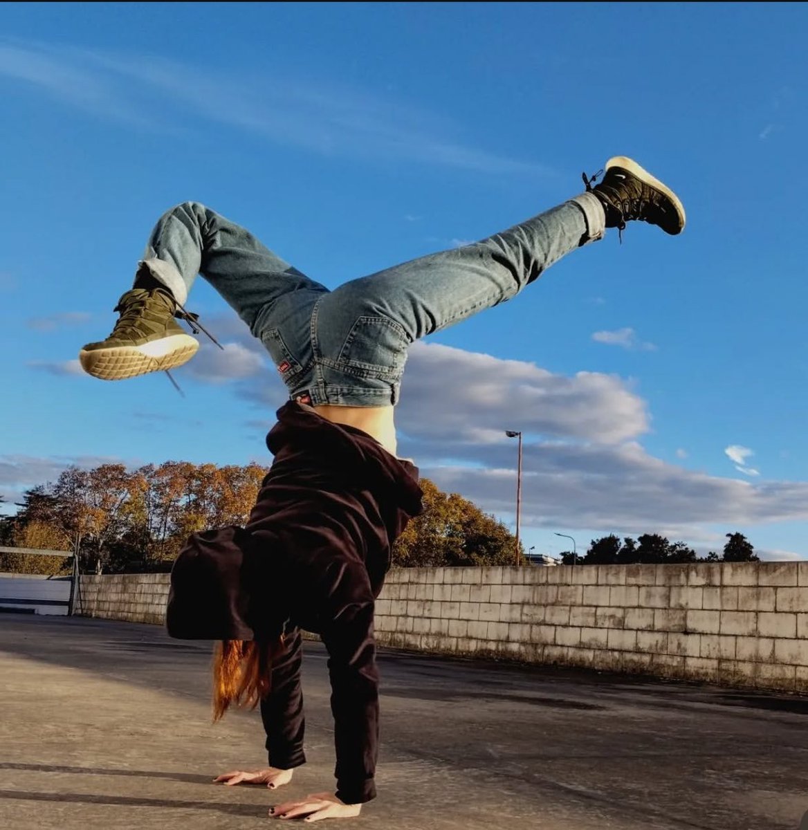 farneronly's tweet photo. your bendy acrobat girl🤸🏼 https://t.co/6BbTuNh42I