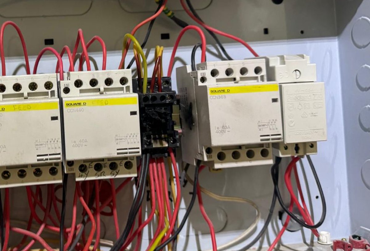 It's not hard to find the problem in this picture. When Sam and Jim were on site looking for the problem they had the added benefit of being able to smell the burning too!!! The relay decided it had enough of this world :-(
#Basingstoke #NICEIC #ECA #Electrician #electricalsafety