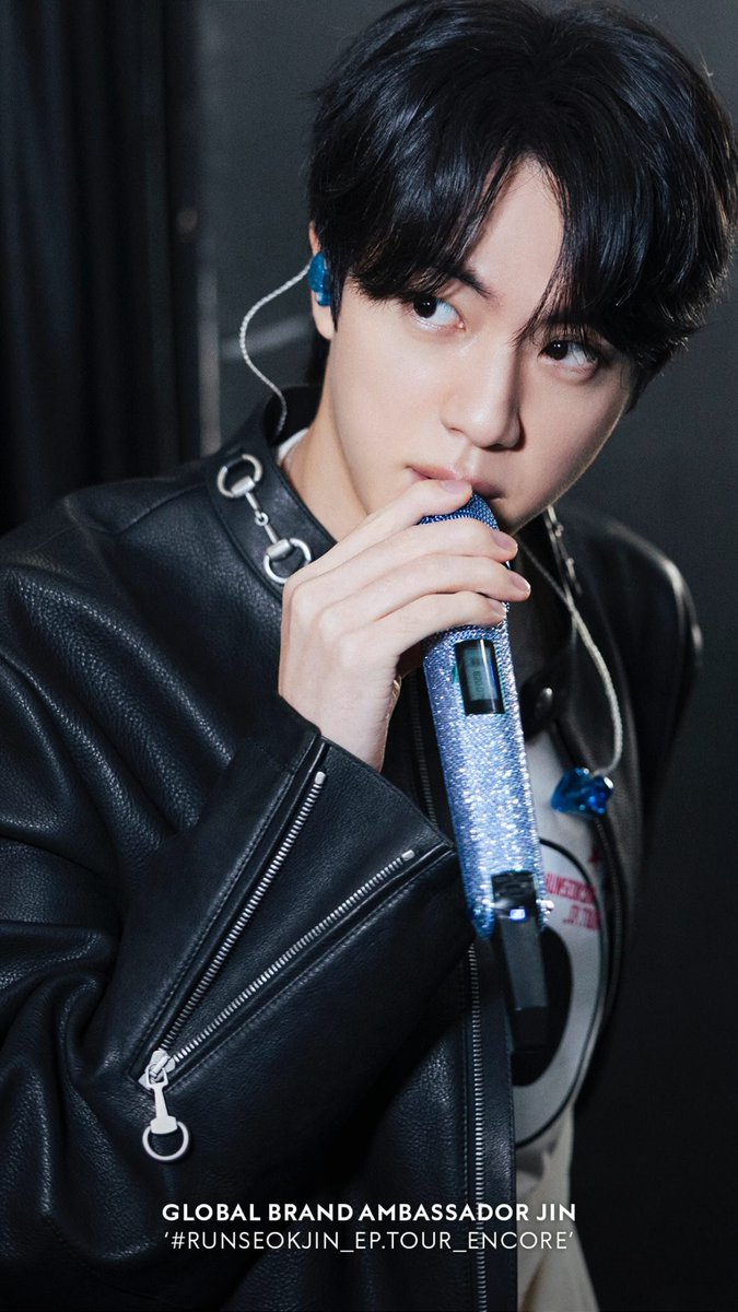 [𝗜𝗡𝗙𝗢] || (The Qoo ㅡ 🇰🇷) "BTS Jin's concert Gucci outfit photos posted on Gucci's official website"

💬👥✨️ ㅡ Knetizens:
• Wow, the clothes are pretty, but I can only see the face.
• Your face is a luxury item itself.
• Jin looks so good in Gucci, it's amazing!
• Your