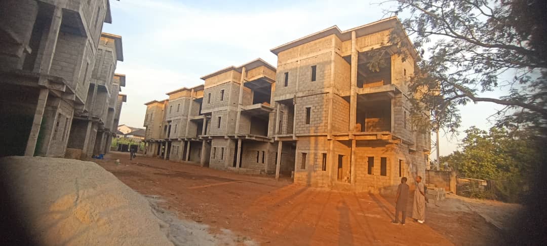 PeachesHomes's tweet photo. @iamdakejr KATAMPE EXTENSION Carcass for Sale

Location: Katampe extension Abuja.

Description: 9 units of 6 bedrooms fully detached duplex with 3 living rooms and ample parking space.

Plot Size: 4000sqm

Price: #4 Billion
07031472146 https://t.co/LvHHvdDq8B
