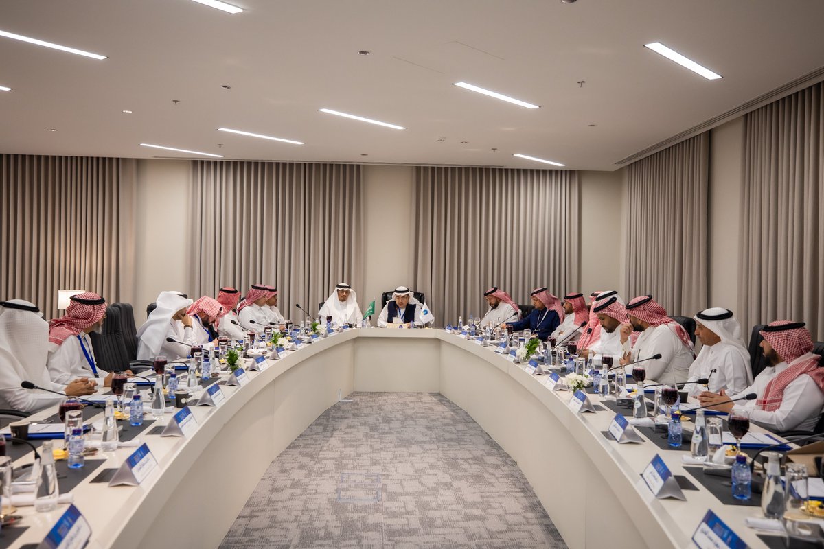 📰شاركت #الجامعة_السعودية_الإلكترونية ممثلةً بعمادة التطوير والجودة في الاجتماع الثامن للجنة التشاورية لعمداء الجودة والاعتماد الأكاديمي بالجامعات السعودية للعام 1447هـ، والذي عقد على هامش المؤتمر الرابع للجودة الذي تنظمه #جامعة _حائل تحت شعار "الابتكار في جودة التعليم نحو التميز