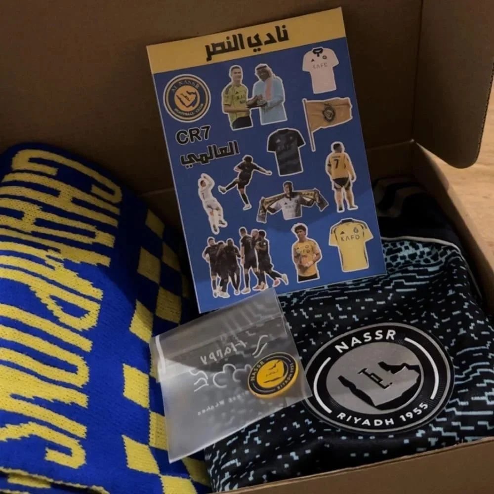 جمهور الاهلي والنصر والاتحاد جايبه لكم متجر يوفر بكج ناديك واتوقع اول مره يكون فيه متجر رياضي يوفر بكج بهذا السعر والبكج بخامة ممتازه ومن تجربتي الخاصه للامانه ويتكون من: 
-تيشيرت للناديك المفضل بخامة فاخره وجودة لا يُعلى عليها 
-شال بتصميم راقي 
-بروش معدني 3m لشعار النادي 
-كرت