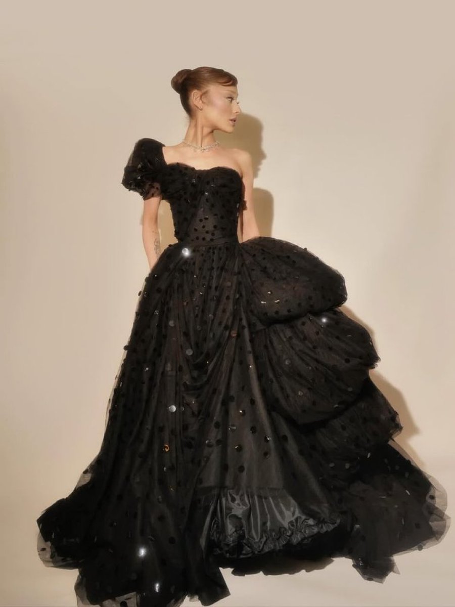 getellssoon's tweet image. this is so stun but i feel like she’s worn so much more black since working with law again!!! or am i just delusional