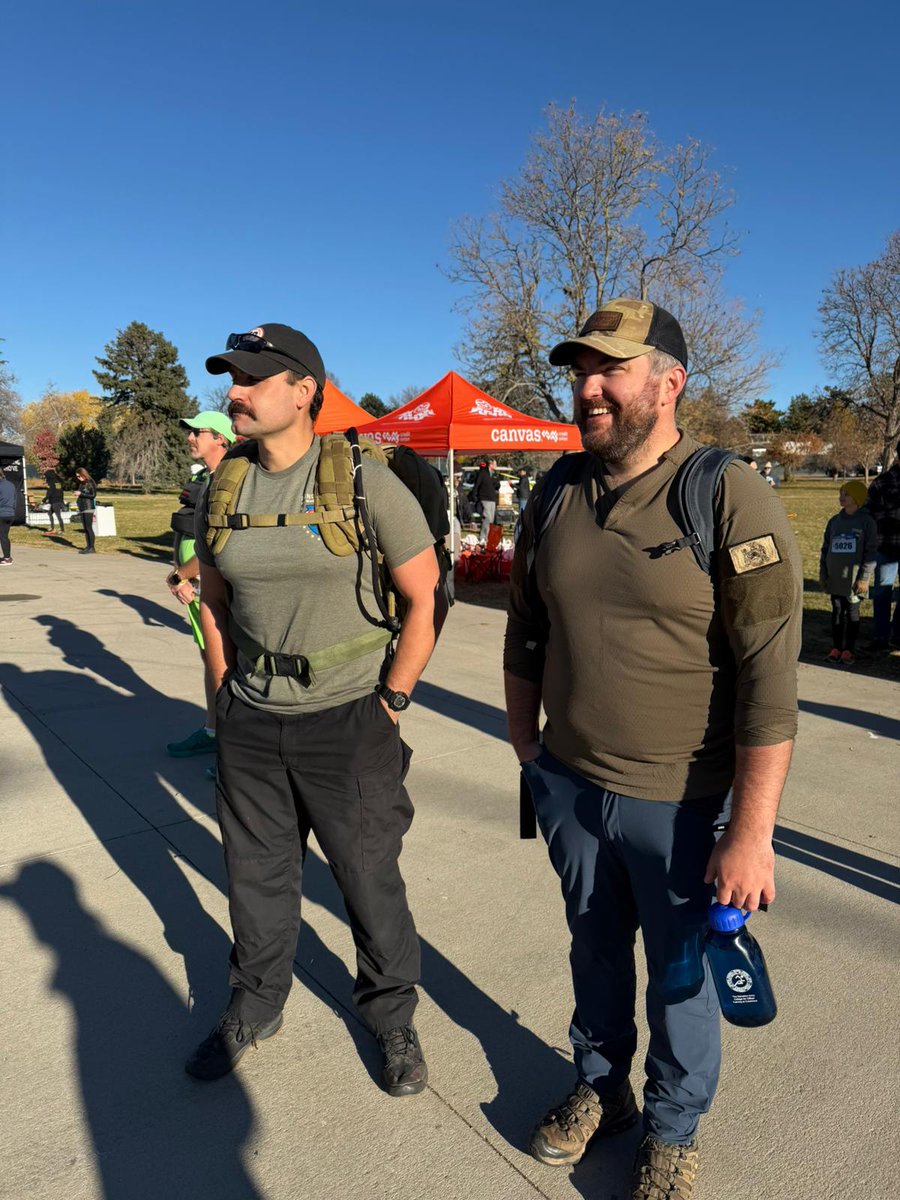KR_Institute's tweet photo. The KRI x @StigmaStandDown team ran in the Denver Veterans Day Run this past Saturday 🏃‍♂️

Learn more about Stigma Stand Down at https://t.co/KD2zjrXt0j or for immediate help call 1-844-FREEVET

#KindbridgeResearch #VeteransDay #VeteransDayRun #GamblingResearch #GamblingDisorder https://t.co/rRqvxIXZFs
