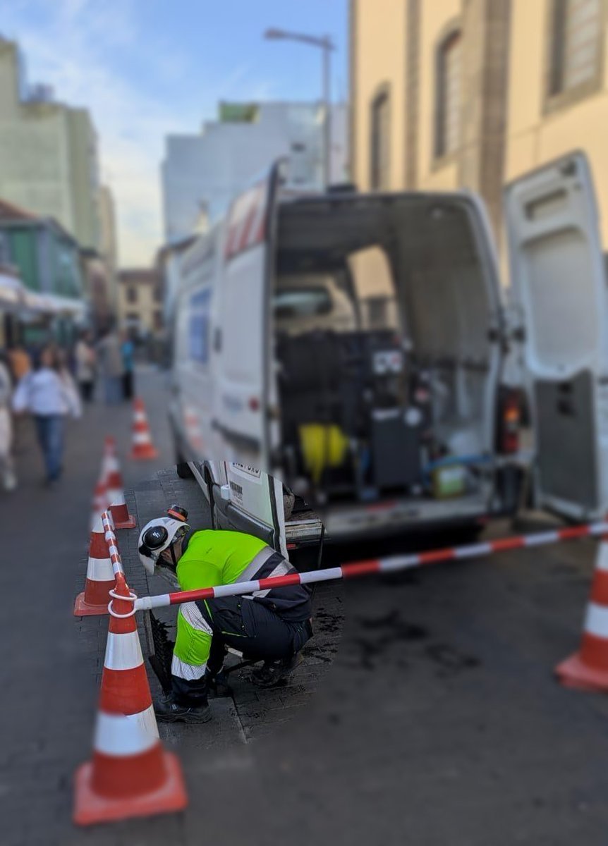 teidagua's tweet image. Ante la previsión de lluvias fuertes 🌧️ estos días hemos reforzado nuestro "Plan Anual de Limpieza de Imbornales"  en el que trabajamos cada día🧑‍🏭en algo esencial para mejorar el drenaje.
Hoy hemos estado centrados en el casco del municipio de #LaLaguna 🔍 🧹 👌
@aytolalaguna_es