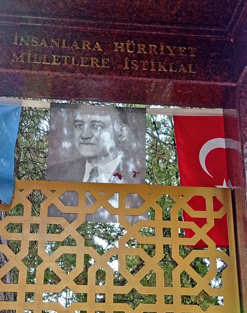 _turkcem_'s tweet photo. Sevenleri diyar diyar qovulmuş
Ağla şair, ağla yurdun dağılmış
Nerde qopuz, nerde qırıq kaman hey
Qoca Türkün düşdüyü derd yaman hey...

Kimsesizliyin Almas İldırımın ağıtını xatırlatdı. Bir ana kimi, bir övlad kimi, bir bacı kimi ağladım sene..
#Resulzade
#Ankara https://t.co/Wyy5aM2PIB