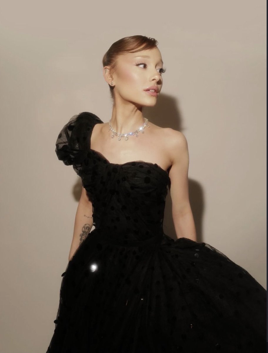 ari already mourning wicked in that stunning black dress 😭 im with u girl