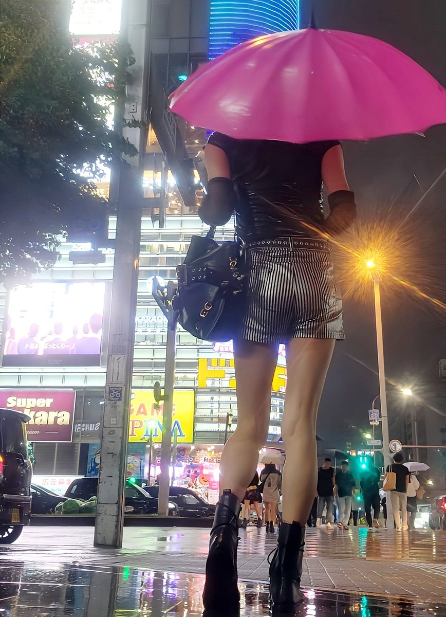 エナメルのトップス着て夜の繁華街を歩いてみました🥰
#女装　#crossdresser