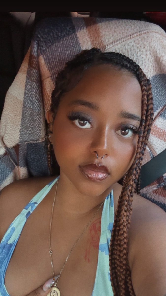 AshleyFamousss's tweet photo. Haven’t posted on here in a while ✨ https://t.co/SFbAtugNvV