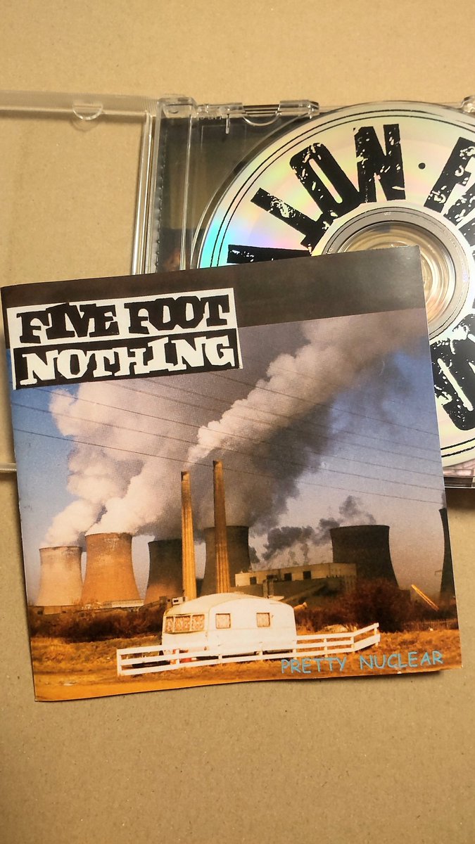11/11は 煙突の日

Five Foot  Nothing - Pretty Nuclear

カナダのメロディックレジェンドの編集盤です
カセット+未発表だそうです
CRUZ 系の極上メロディック
最高であります

music.apple.com/jp/album/prett…