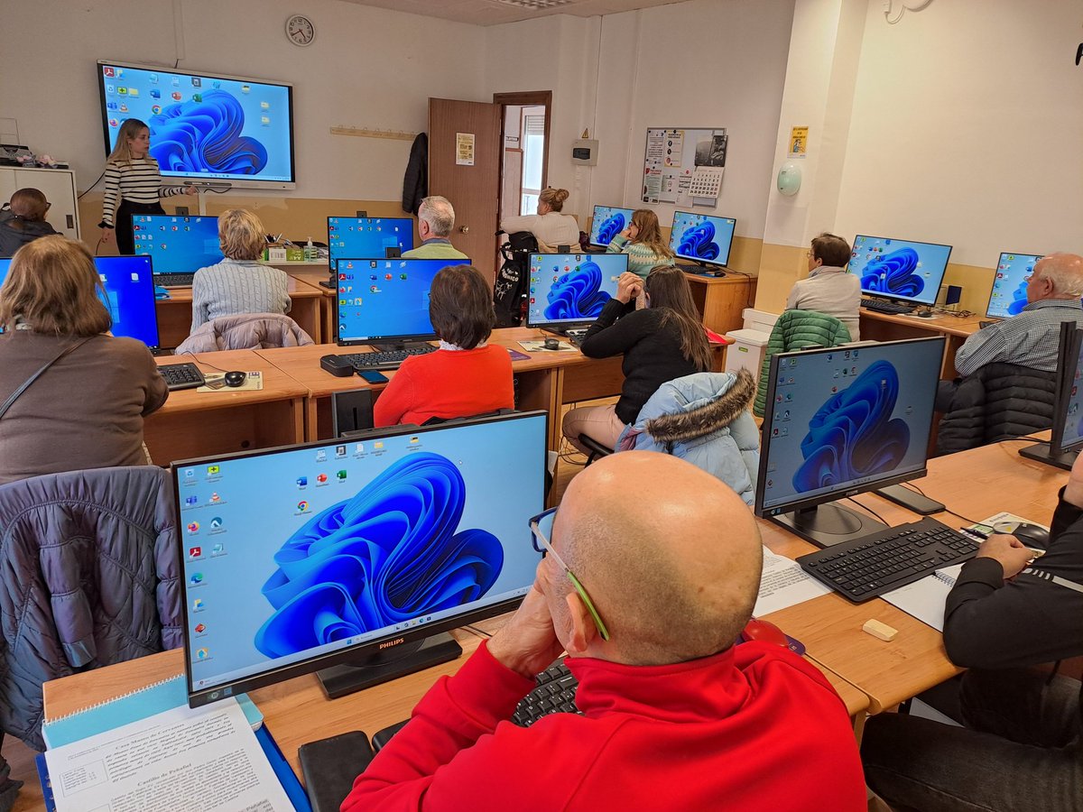 CepaElCamino's tweet image. ¡Muy interesante el curso que hemos iniciado hoy con el alumnado de #Informática 📲💻 guiados por Adela de @cyldigital!  
🔍 Navegadores y buscadores  
🛡️ Seguridad online  
🧩 Extensiones y dominios  
💳 Tarjeta BUSCyL 🚌
¡Mil gracias! 🙌😊  
@CFIEdeSoria @educacyl #TIC