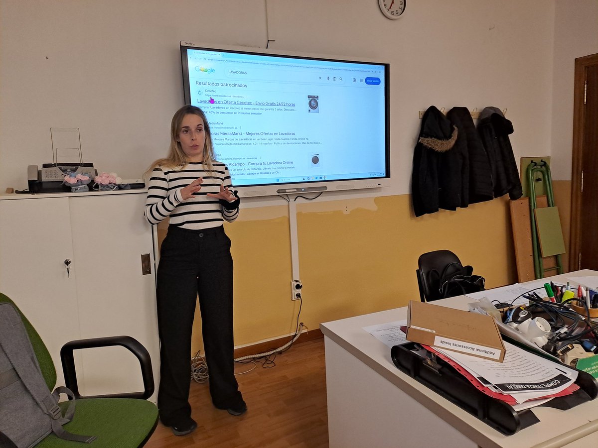 CepaElCamino's tweet image. ¡Muy interesante el curso que hemos iniciado hoy con el alumnado de #Informática 📲💻 guiados por Adela de @cyldigital!  
🔍 Navegadores y buscadores  
🛡️ Seguridad online  
🧩 Extensiones y dominios  
💳 Tarjeta BUSCyL 🚌
¡Mil gracias! 🙌😊  
@CFIEdeSoria @educacyl #TIC