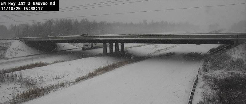 Highway 402 closed at Watford after accident 
petrolialambtonindependent.ca/2025/11/10/hig…