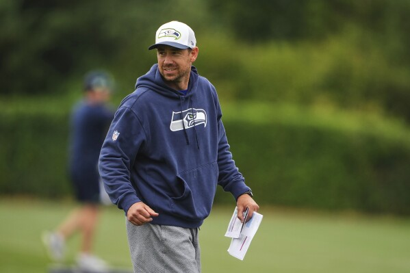 Giants_muse's tweet photo. I found the Brian Daboll replacement:

Imagine Klint Kubiak with Jaxson Dart,  Cam Skattebo and Malik Nabers!! https://t.co/jza9NFFRiw