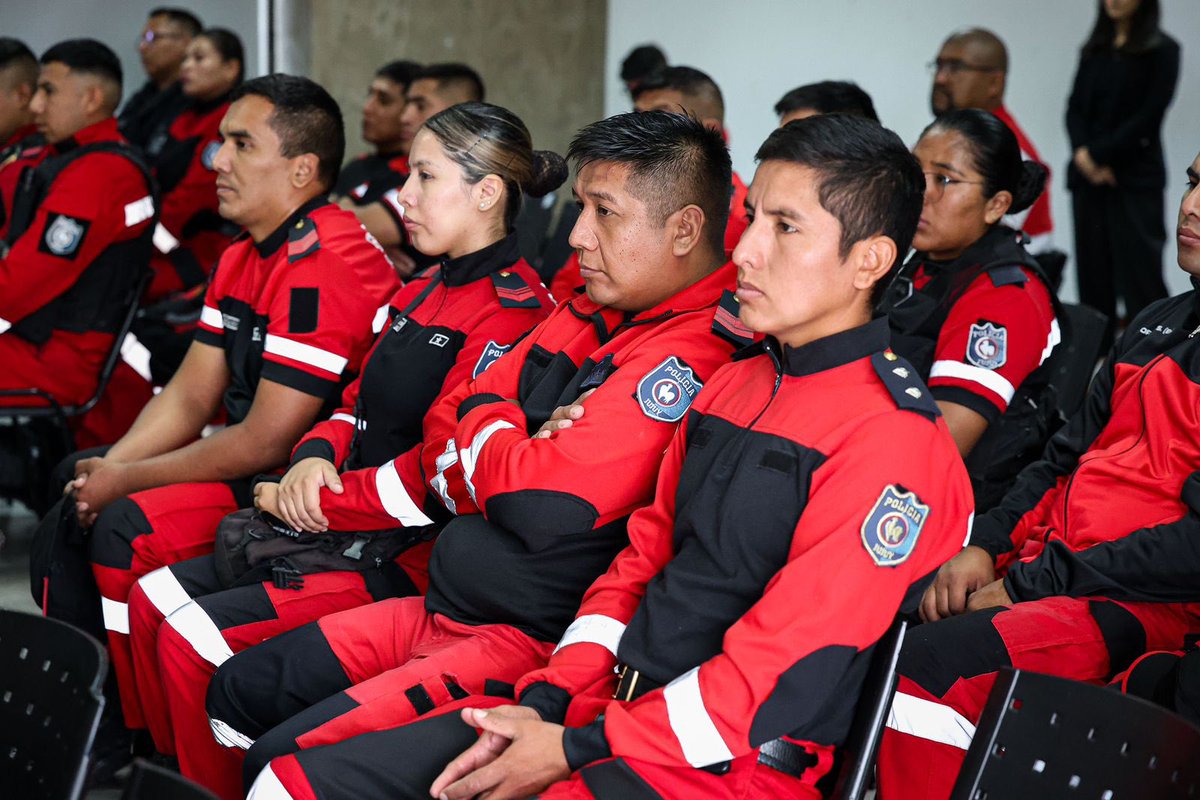 carlossadirjuy's tweet photo. BOMBEROS FRANCESES Y JUJEÑOS SE CAPACITAN EN RESCATE VEHICULAR 

Compartimos junto a Bruno Grignard, jefe de Relaciones Internacionales del Departamento de La Vienne- Francia y a una comitiva de bomberos franceses y jujeños, el inicio de una capacitación en rescate vehicular y gestión de crisis, en el marco del Proyecto FICOL. Convenio de cooperación que firmamos hace pocos meses y que resulta muy importante para nuestra provincia.