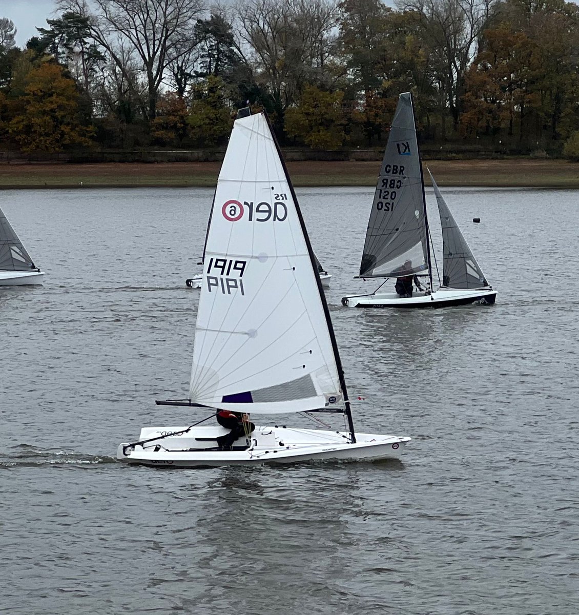Busy start line for the <a href="/ArdenEstates/">Arden Estate Agents</a> Frostbite Series last Sunday.

#westmidlandssailing #sailinguk #barntgreen #dinghysailing #dinghyracinguk