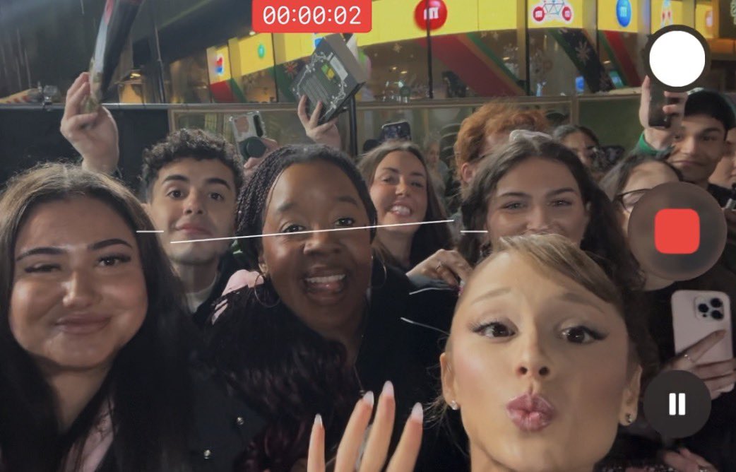 tbyarianagb's tweet image. IM FUKCKCINF CRYING I LOVE HER SO MUCH