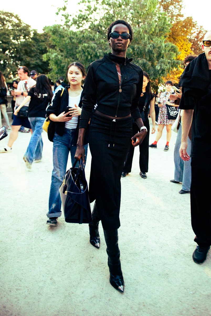 Congratulations, Anok Yai, for winning #ModeloftheYear 2025! The award could not be better deserved than to go to this trailblazing woman who has become a celebrated face in fashion. #fashion #model #MOTY #BFC #FashionAwards #AnokYai
Images sourced from ketchupfiles.com