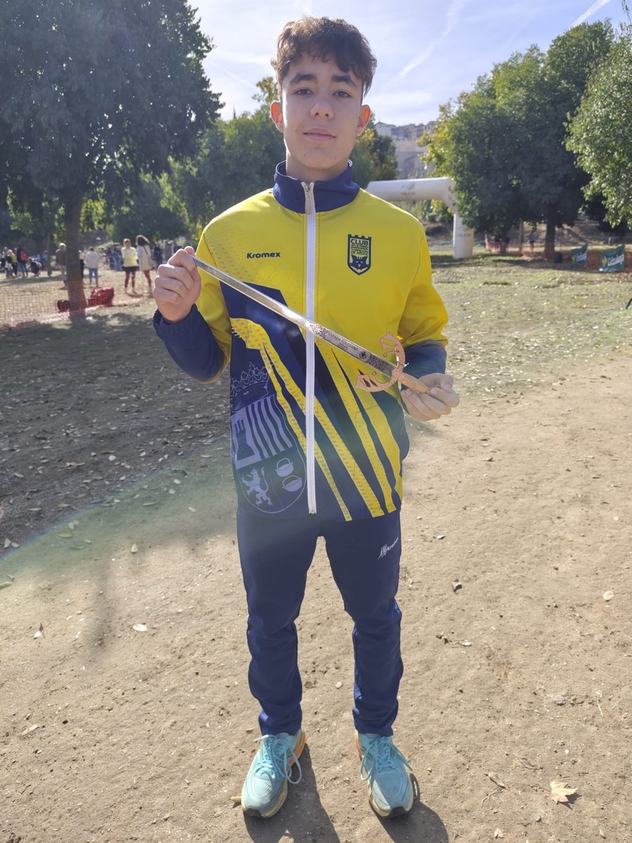 ¡Gran actuación de nuestros atletas en la 46 Edición del Cross de la Espada Toledana! 💪
🥉 Podio para nuestro Sub16, Héctor Gómez con un tercer puesto.
🔥 Y gran carrera también de nuestro máster, José Luis González dejando el listón bien alto.

Enhorabuena a ambos!!💛💙