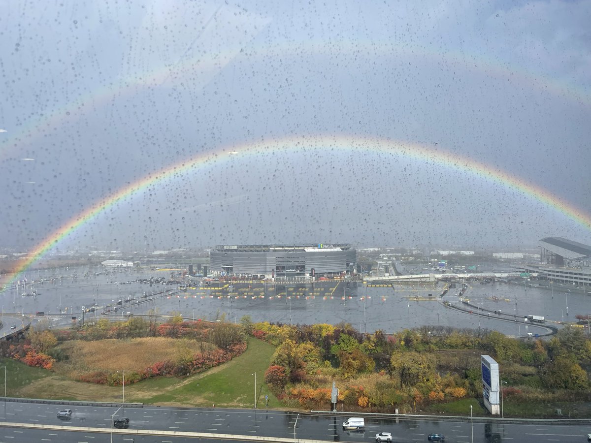 jc_1200's tweet photo. Rainbow over Metlife almost immediately after Daboll gets fired. https://t.co/Fdvsze9Euk