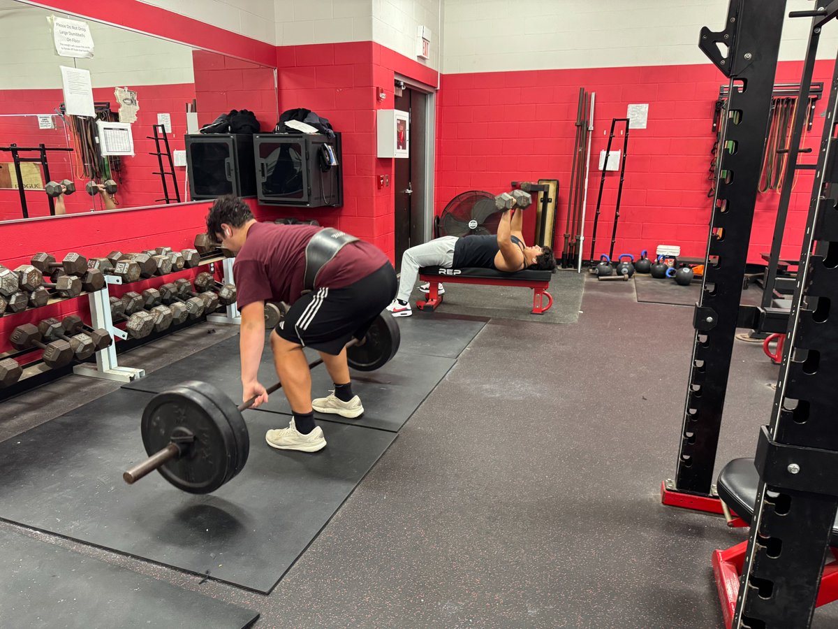 MerrickBrock44's tweet photo. Put in some Sunday weight room time with my brother @XanderBrock_ to get those numbers up. No offseason. @SLSharksFB #BeGoodNow https://t.co/DcLsd3Nrvt