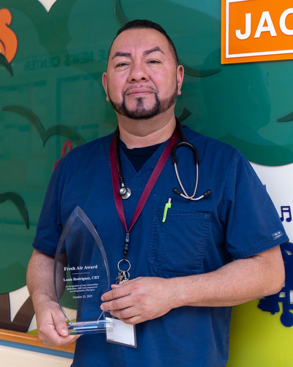 This year, two of our incredible respiratory therapists were awarded the Fresh Air Award, an annual award presented during Respiratory Care Services Week. Read below about the outstanding contributions both Louis Rodriguez, CRT, and Ginu Oomman, RRT, have made to the Respiratory