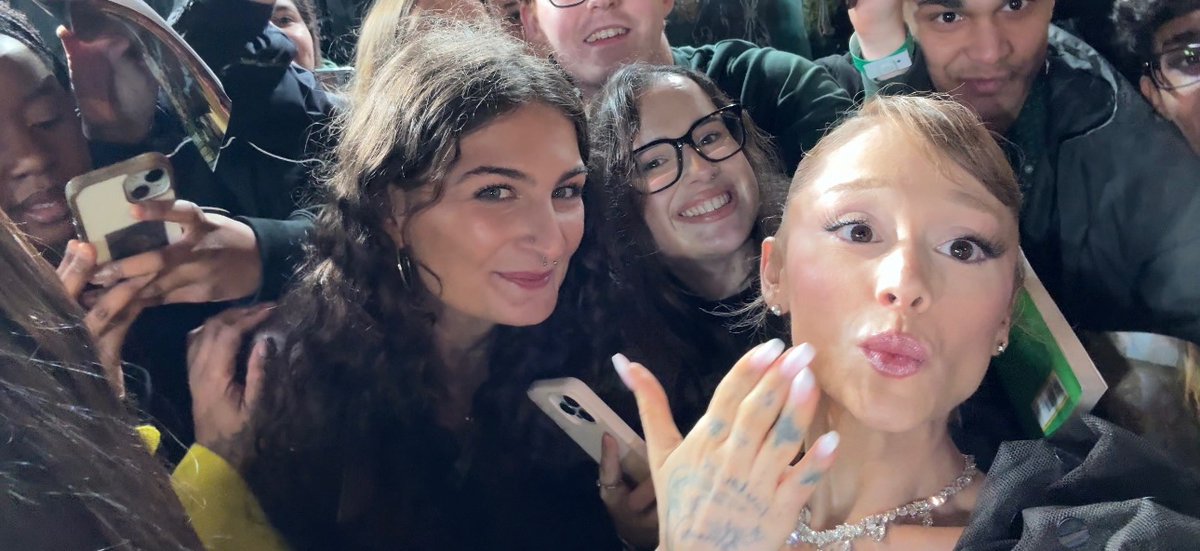 graciescomet's tweet image. hi