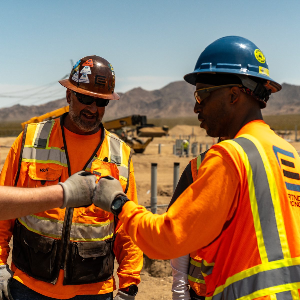 CupertinoElec's tweet photo. Mondays are better when you’re part of a team that’s got your back. 👷♂️👷♀️ Here’s to starting the week strong, together.
#TeamCEI #CupertinoElectric #MondayVibes #ElectricalConstruction https://t.co/0BtMrh9FVs