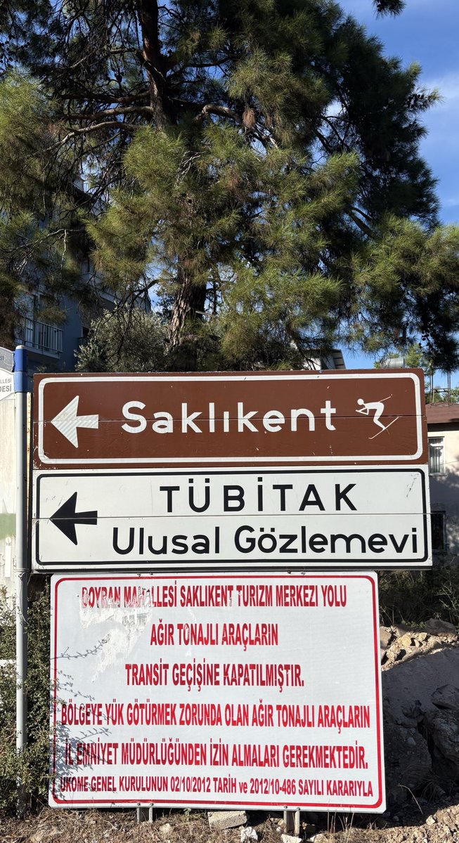 eğlenmeleri ve viral olmaları mükemmel olmuş bana göre:)
kennedy+tunalı+tunus+ bestekar ve kızılay’ı kesiştiren bu tabelanın konumu hepimizin gençliğinin de geçtiği yerler. ben bayıldım. bir Ankaralı olarak Antalya’dan selamlar.  akıma sallanmadan ekliyorum