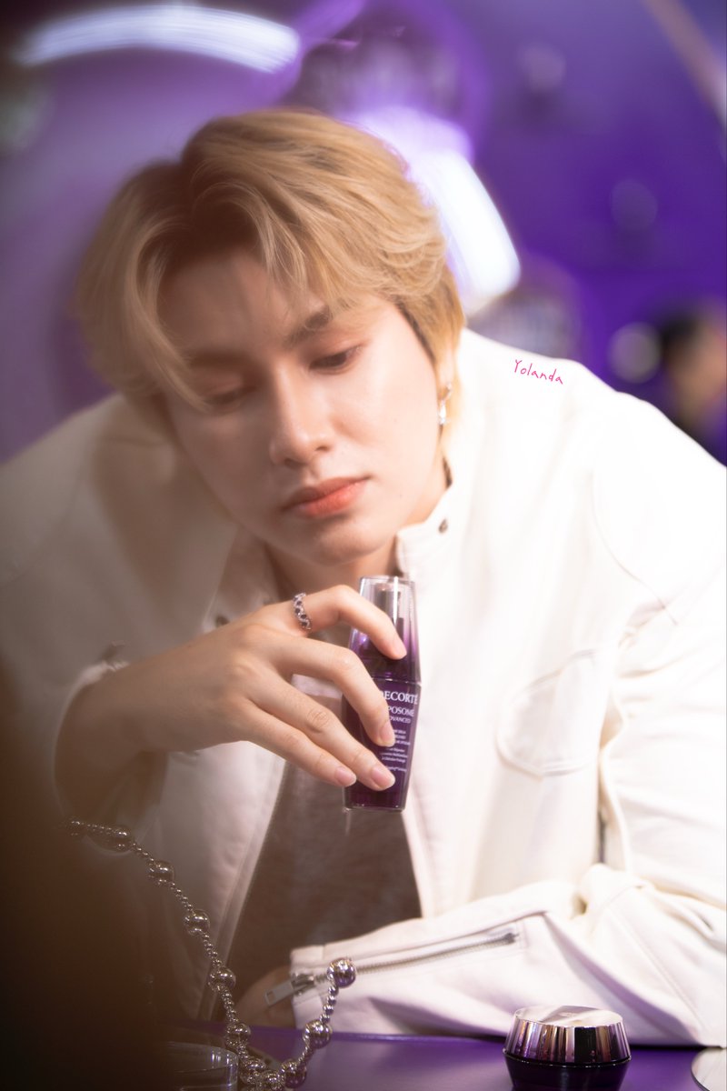 眼淚若嫌多 用背脊唱情歌
難道從後腦可以望穿我心裏痛甚麼?

#DecorteThailand #PurpleRibbonProject #smartcsnp #CSNP
#SmartBoom #Auralis