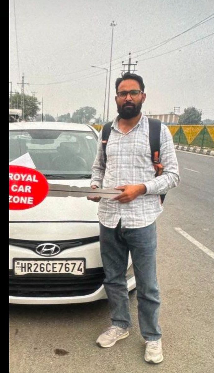 KumaarSaagar's tweet photo. पुलवामा के तारिक को कार बेची गई थी।

पीछे दिख रही गाड़ी के अंदर ही आज लाल किले पर ब्लास्ट हुआ है। https://t.co/5MO8clq9ZP