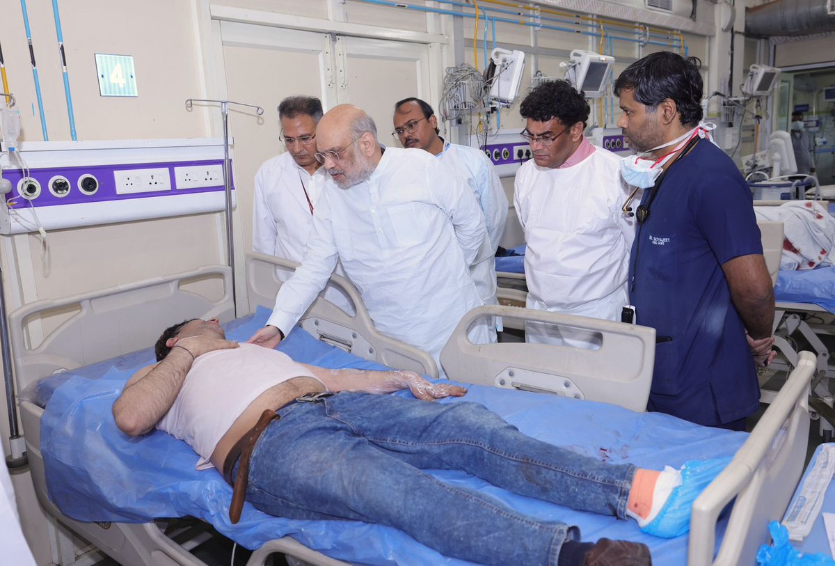 This never happened before 2014.

No HM visited wounded in Hospital after a blast or terror attack!
#RedFortBlast
#RedFort