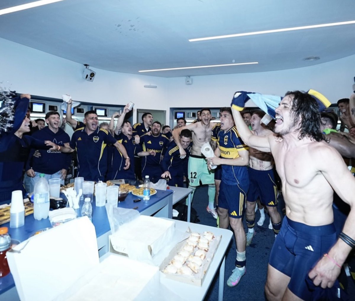 CavaniFR 🇫🇷🏹 tweet media