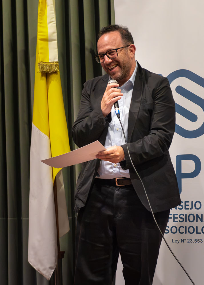 CPSociologia's tweet photo. Durante el acto, nuevas y nuevos colegas se incorporaron a nuestra comunidad profesional, compartiendo trayectorias, motivaciones y reflexiones sobre aquello que nos une: hacer de la sociología una forma de mirar, comprender y transformar la realidad social. https://t.co/DX1gCvDrcG