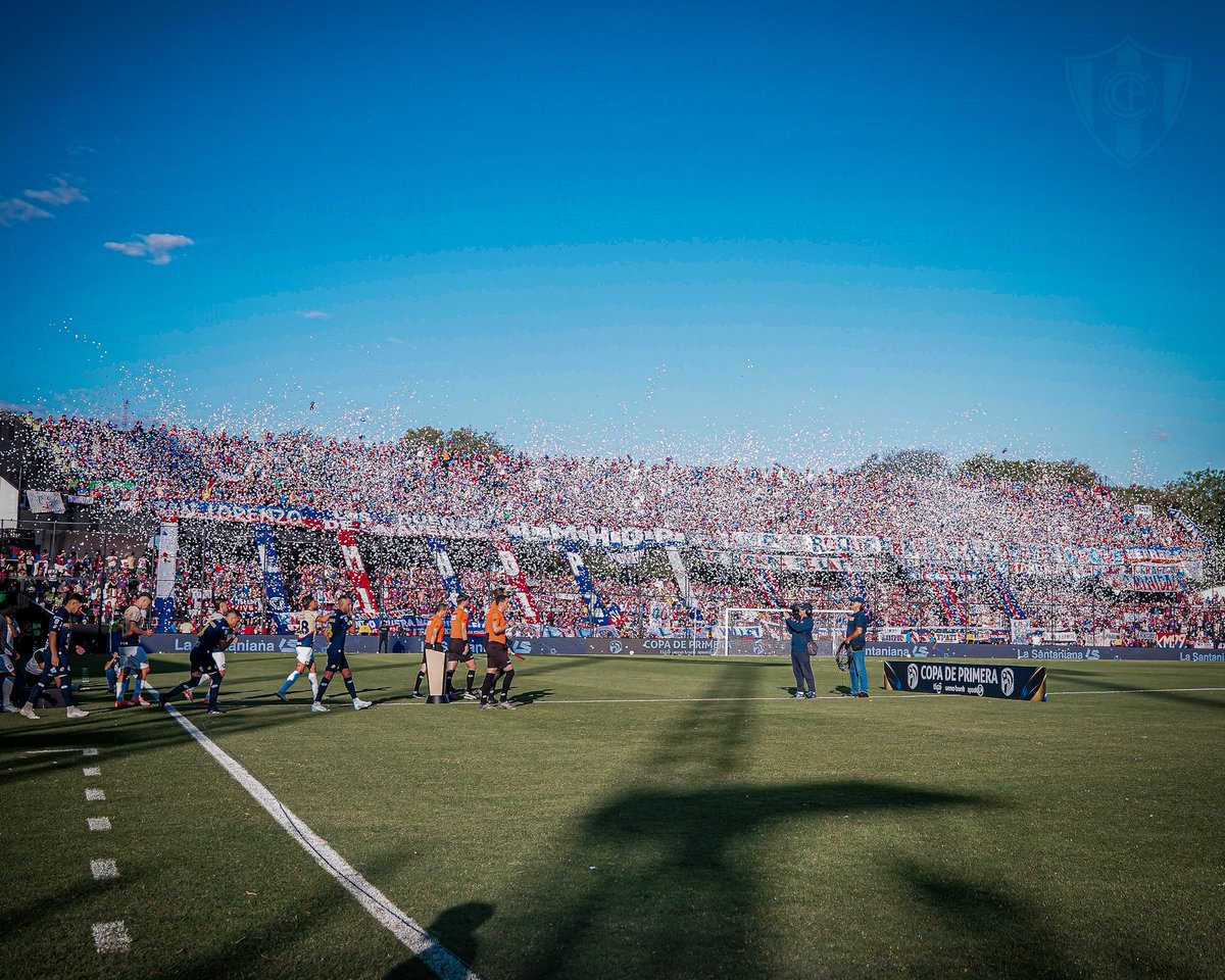 CCP1912oficial's tweet image. ¡Más que nunca; 𝐣𝐮𝐧𝐭𝐨𝐬, 𝐟𝐮𝐞𝐫𝐭𝐞𝐬 𝐲 𝐮𝐧𝐢𝐝𝐨𝐬, apuntando al próximo partido en casa! 💪🏟️🔥