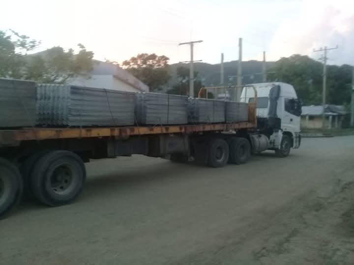 TurquinoTeVe's tweet image. #IMPORTANTE 
Restablecido en Chivirico conexión a Internet, llegan las tejas para restituir techos afectados, hoy electricidad en la mayor parte del poblado cabecera gracias a un grupo electrógenos de Holguín. 

Tomado de Benigno Rodríguez 

#SantiagodeCuba