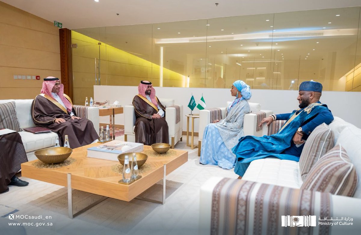 mocsaudi_en's tweet image. HH @BadrFAlSaud met with HE @hanneymusawa, Minister of Art, Culture, Tourism and the Creative Economy of the Federal Republic of Nigeria to discuss avenues to further enhance the cultural cooperation between the two nations. 

#SaudiMinistryOfCulture
