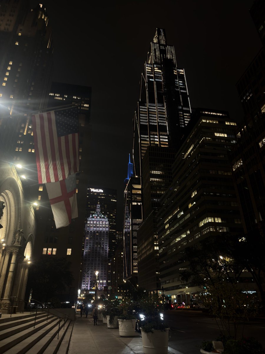 notbrynden's tweet photo. nyc! https://t.co/B5p6p3EzyG