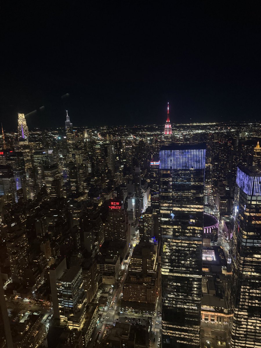 notbrynden's tweet photo. nyc! https://t.co/B5p6p3EzyG