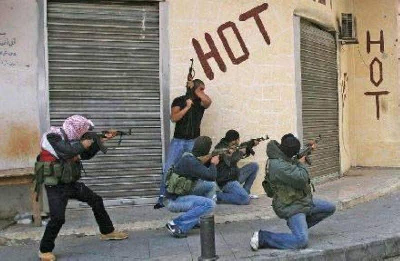 أمام العدو الغاشم مثل الأرانب والفئران 

وأمام أرزاق الناس وأبناء وطنهم أسود 

#لبنان