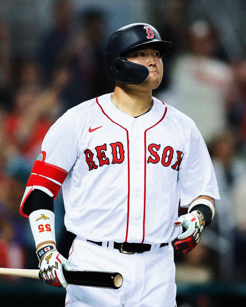 The Red Sox are the current betting odds favorite to land Japanese star Munetaka Murakami. Do you think the Red Sox sign him?